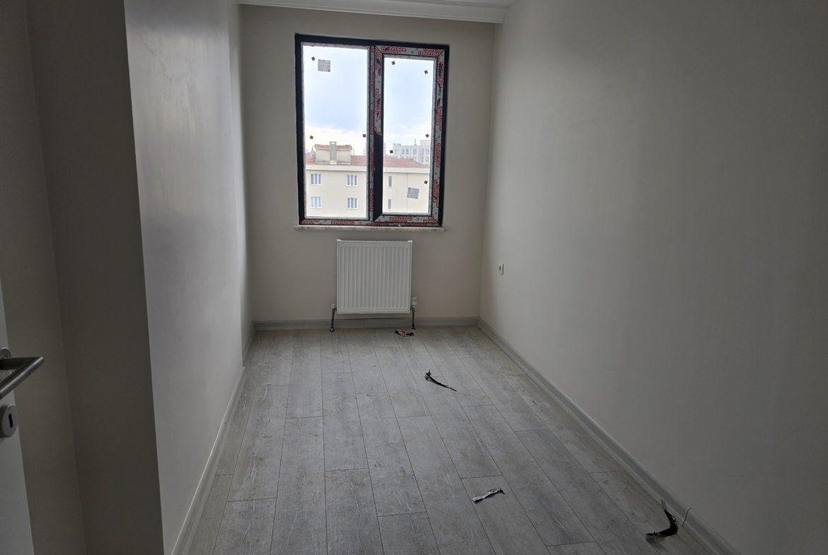 ŞERİF ALİ’DE SİTE İÇİNDE SATILIK2+1 DAİRE.