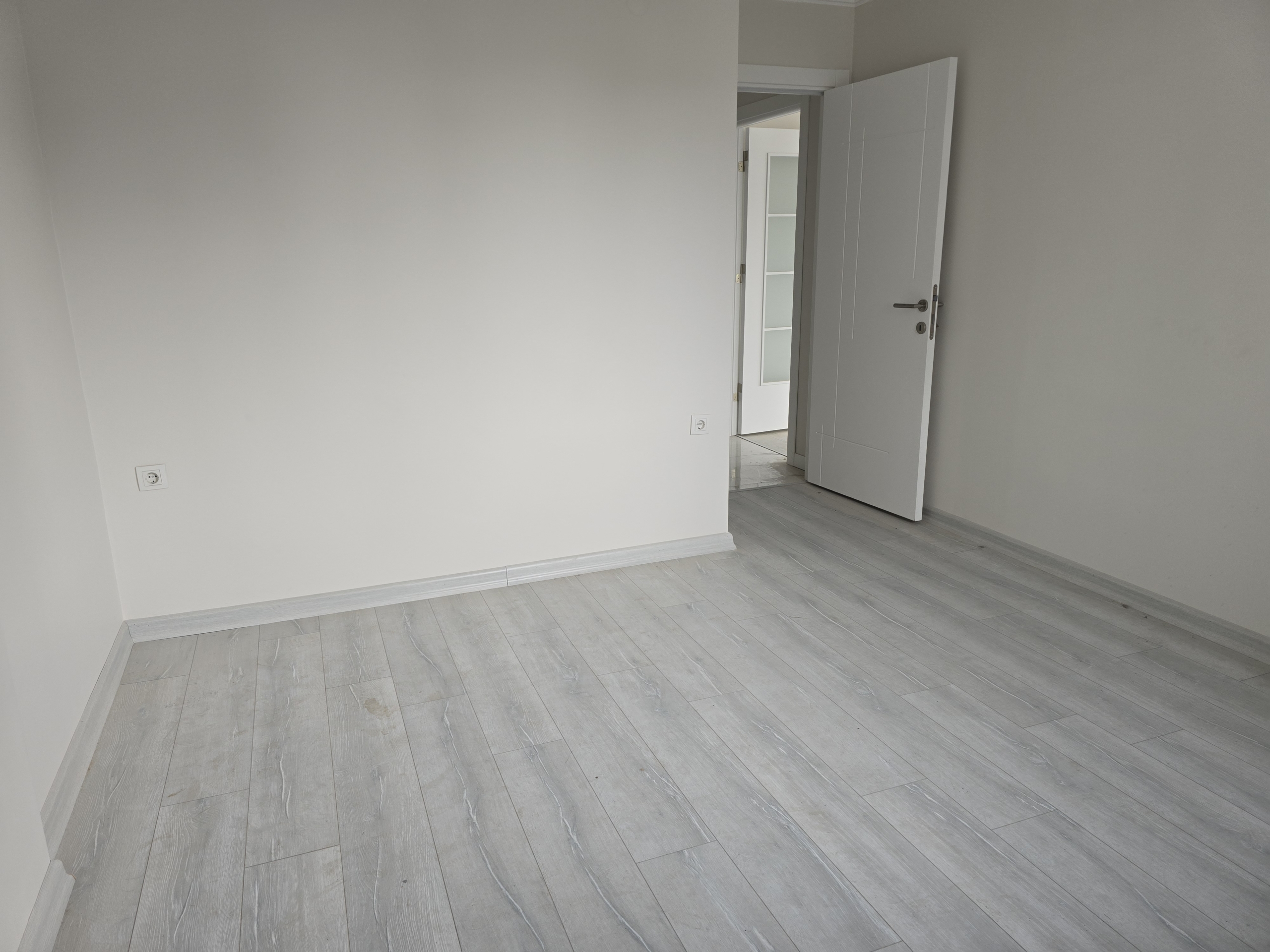 ŞERİF ALİ’DE SİTE İÇİNDE SATILIK2+1 DAİRE.