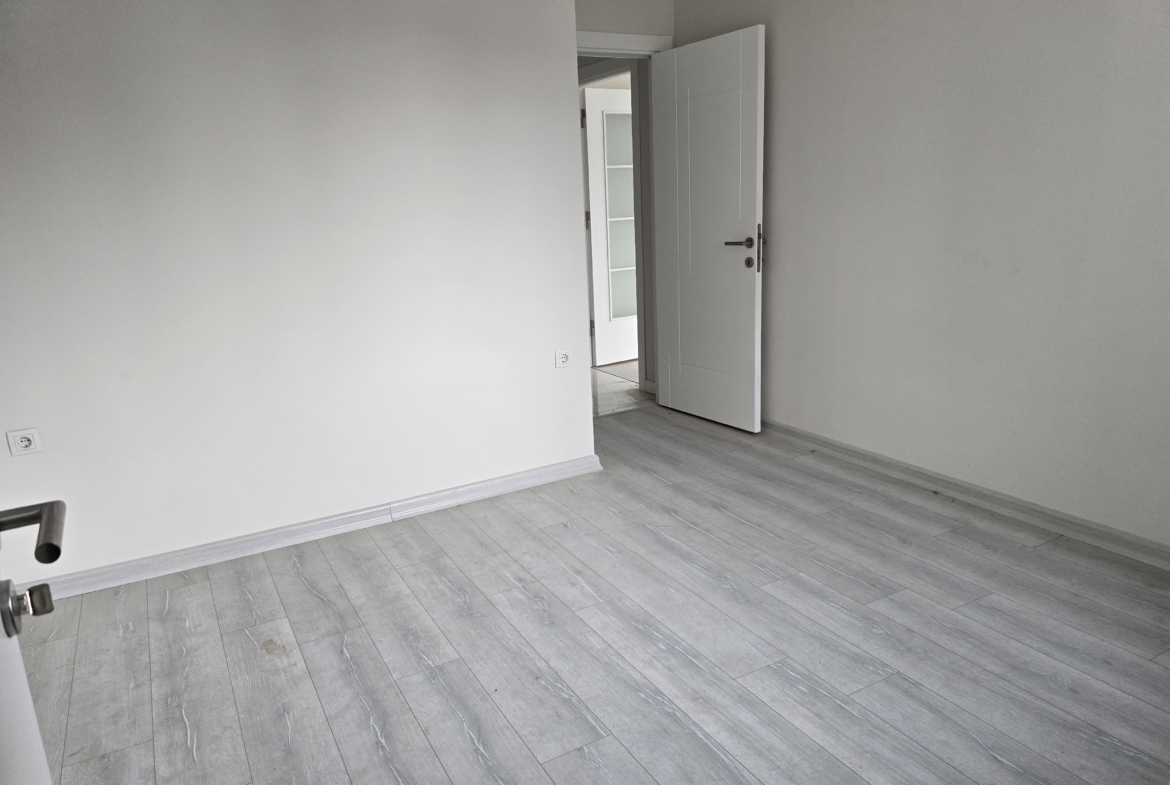 ŞERİF ALİ’DE SİTE İÇİNDE SATILIK2+1 DAİRE.