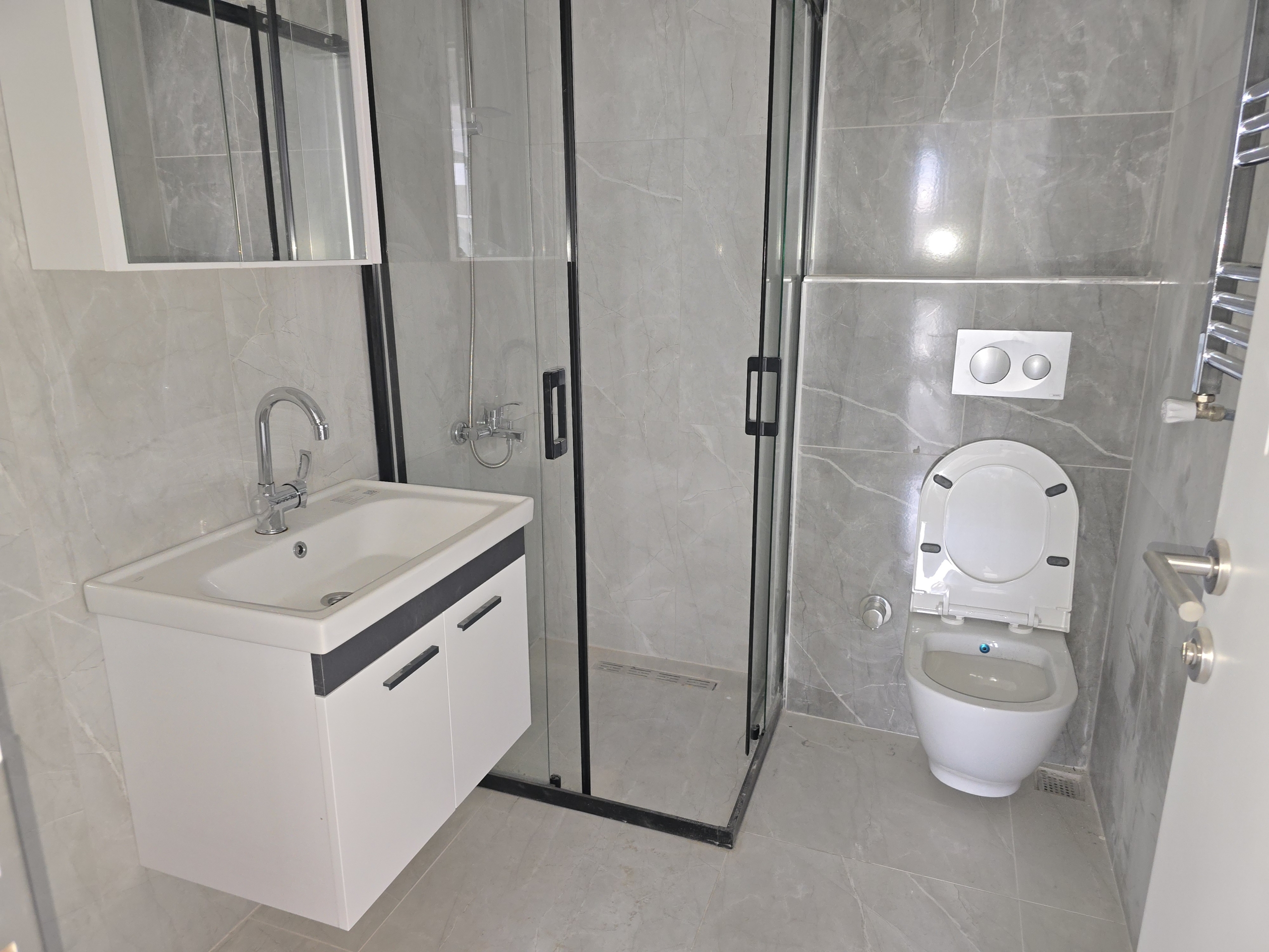 ŞERİF ALİ’DE SİTE İÇİNDE SATILIK2+1 DAİRE.