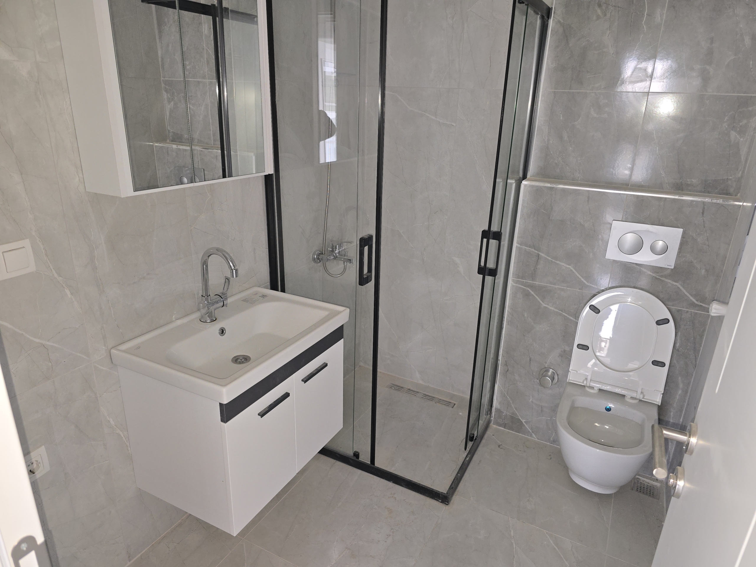 ŞERİF ALİ’DE SİTE İÇİNDE SATILIK2+1 DAİRE.