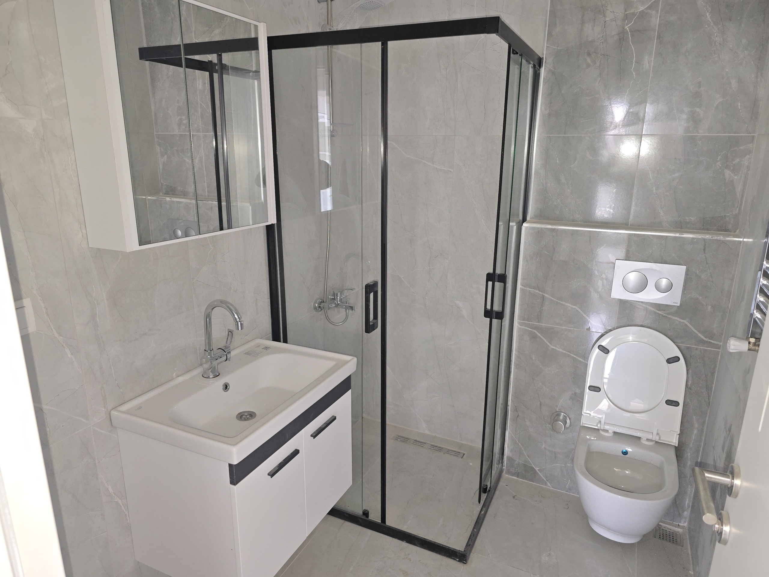 ŞERİF ALİ’DE SİTE İÇİNDE SATILIK2+1 DAİRE.