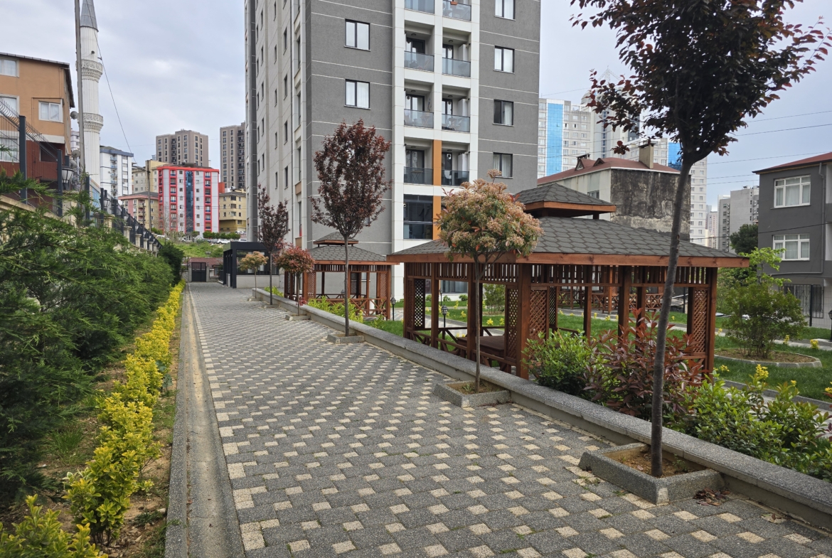 ŞERİF ALİ’DE SİTE İÇİNDE SATILIK2+1 DAİRE.