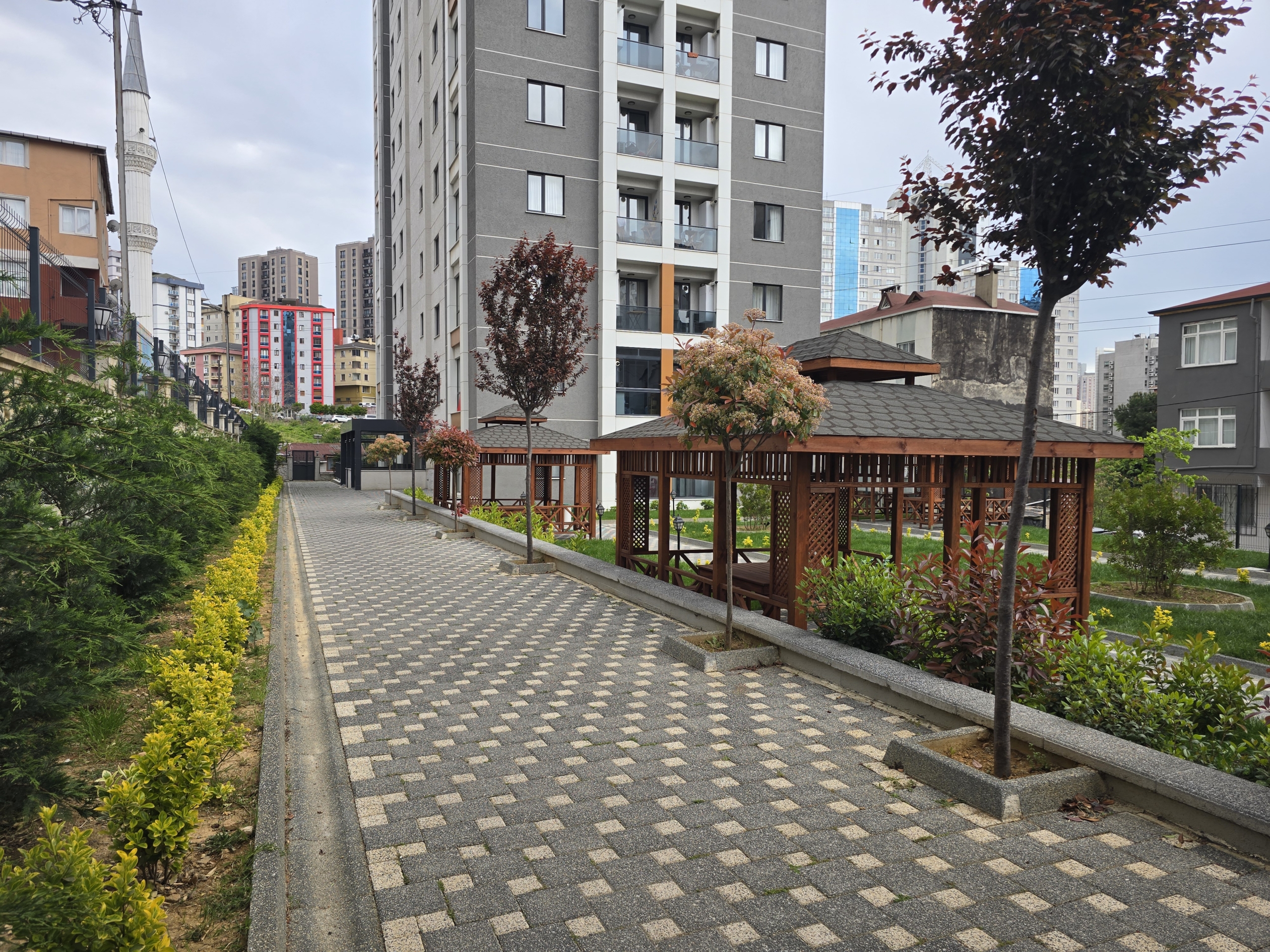 ŞERİF ALİ’DE SİTE İÇİNDE SATILIK2+1 DAİRE.